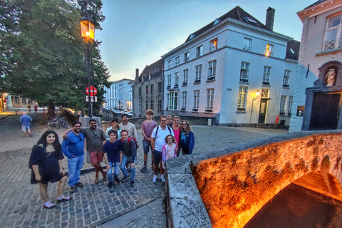 Bruges: Tour a piedi con racconti serali e storia sconosciuta