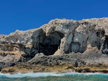 Syracuse: Ortigia Island and Sea Caves Boat Tour with Drinks