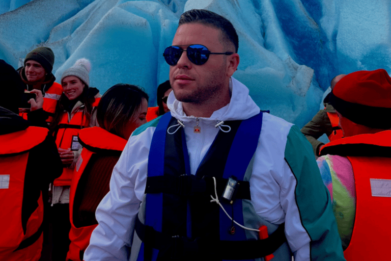 Puerto Natales: Grey Glacier Cruise & Torres del Paine Tour