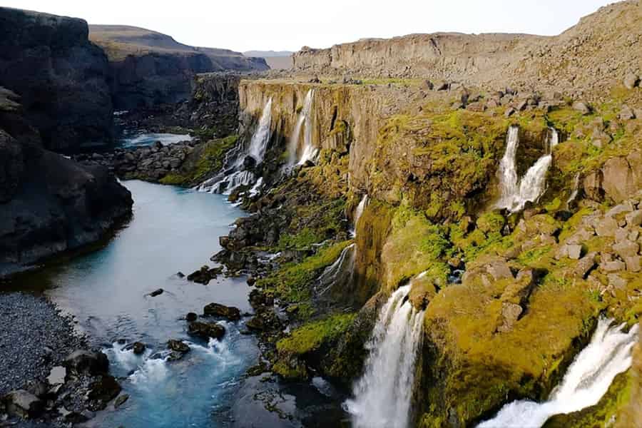Reykjavík: Tour nach Landmannalaugar per Geländewagen und Minibus mit heißer Quelle. Foto: GetYourGuide Reykjavík: Tour nach Landmannalaugar per Geländewagen und Minibus mit heißer Quelle. Foto: GetYourGuide