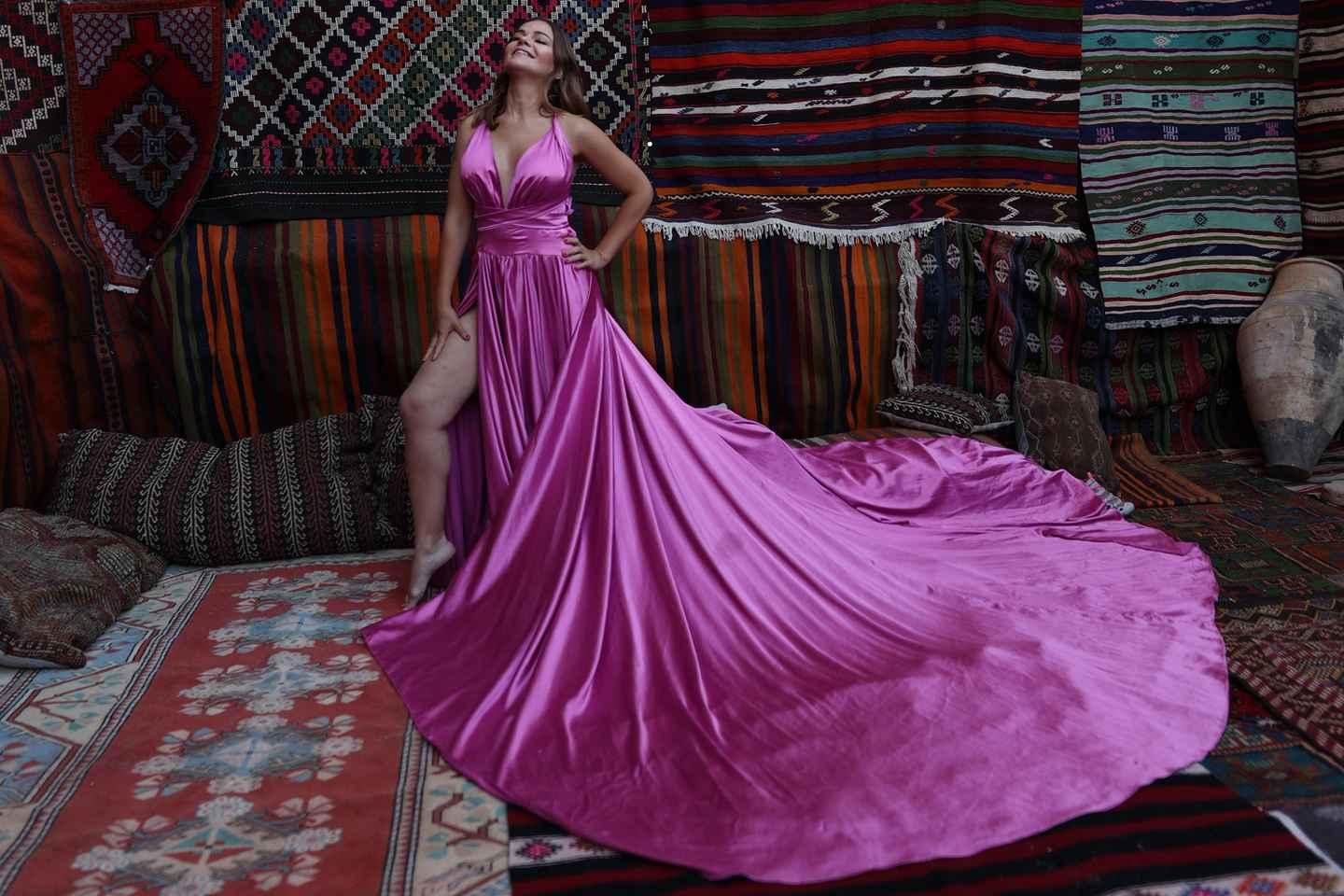 Capadocia: Sesión de Fotos con Vestido Volador y Casa de Alfombras