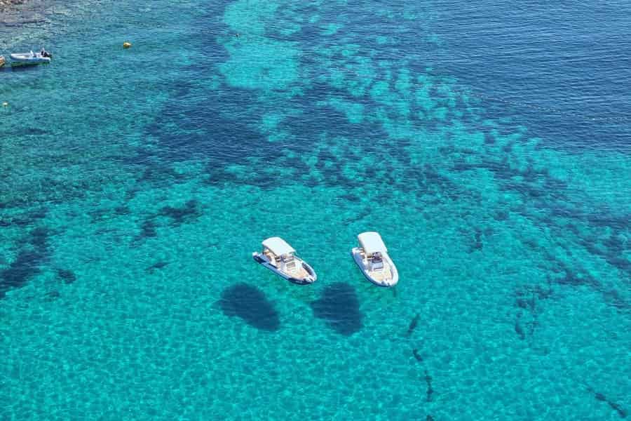 Split/Trogir: Trogir, Blaue Lagune und Solta – Schnellbootfahrt. Foto: GetYourGuide Split/Trogir: Trogir, Blaue Lagune und Solta – Schnellbootfahrt. Foto: GetYourGuide