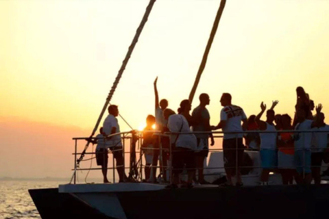 Le Grau-du-Roi: Jahr 80, Essen, Cocktail, DJ &amp; Sonnenuntergangs-Kreuzfahrt