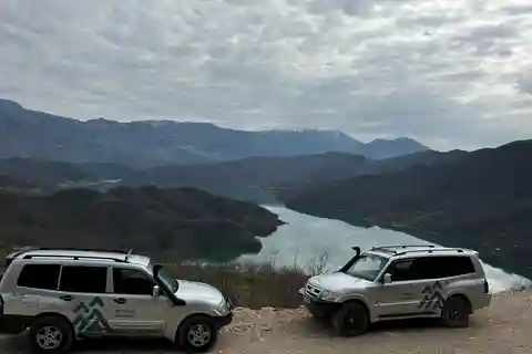 Von Tirana aus: Kruja Burg, Bovilla See & Berg Gamti Tour