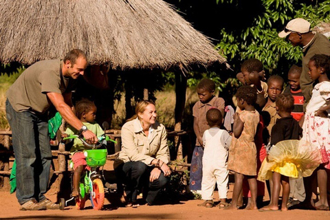 Livingstone: Passeio pela Vila Mukuni com Refeição TradicionalLivingstone: passeio pela aldeia de Mukuni com refeição tradicional