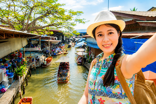 Bangkok: Floating Market Boat & Maeklong Railway Market Tour