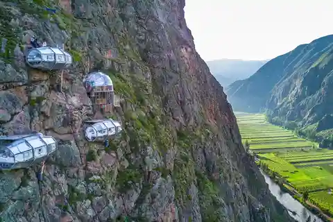 Night at Skylodge + Via ferrata and zip line Sacred Valley
