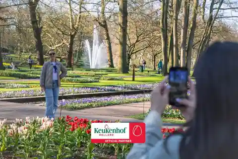Keukenhof Tour + Tulip Picking – From Amsterdam