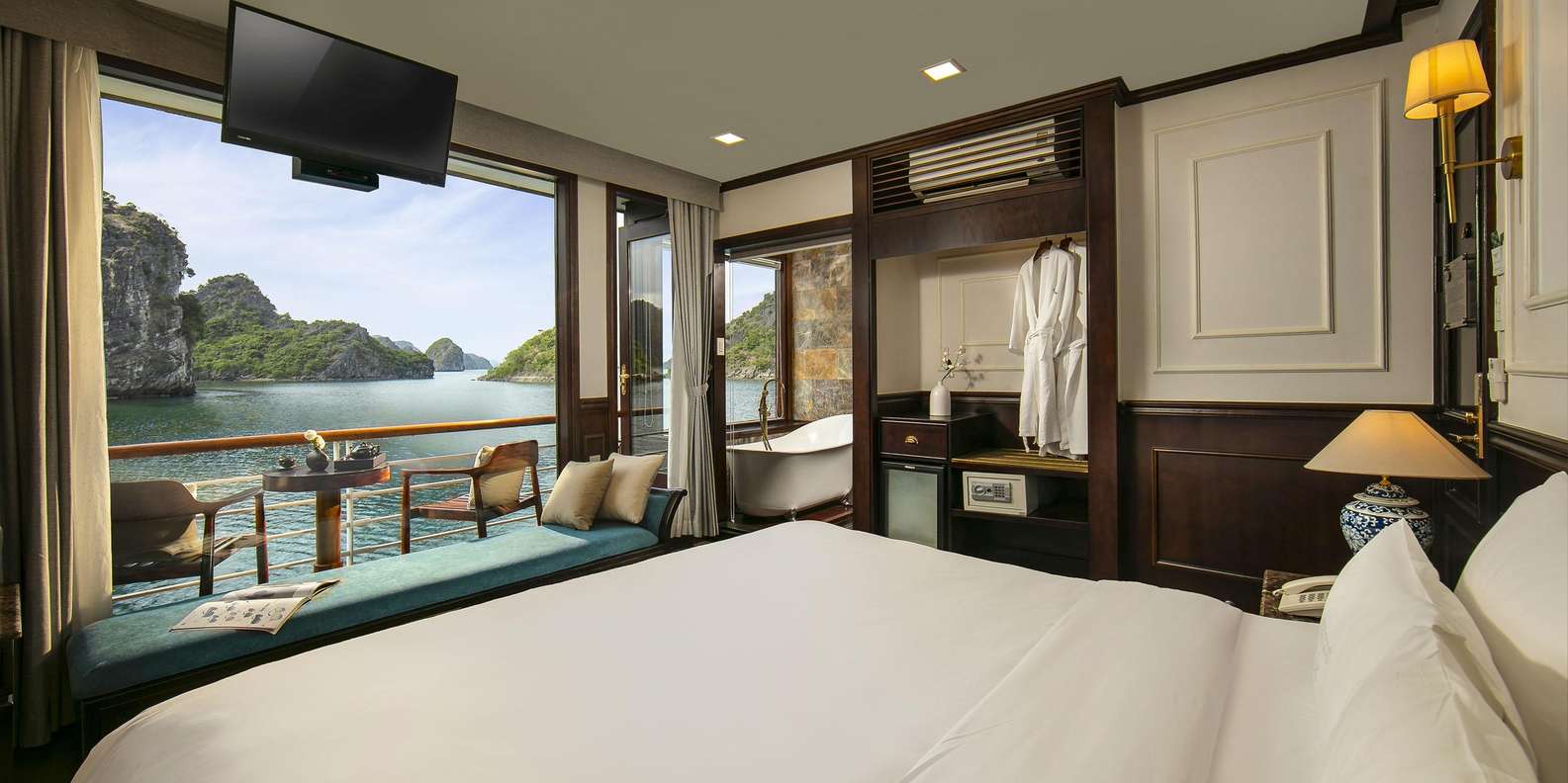 Halong Bay cruise — photo 11