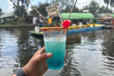 Xochimilco: Boat Tour with mixology class