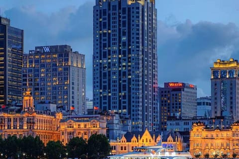 Shanghai: Pier 16 Huangpu River Cruise, Architecture Guide & Photo E-Book