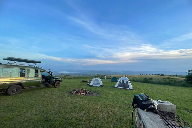 Recorrido de caza de los 5 Grandes y acampada en el pico más alto de Akagera