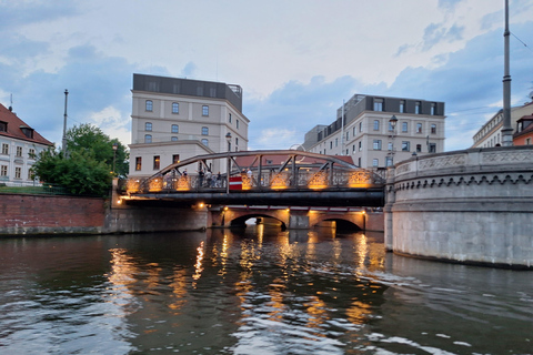 Wroclaw: Sunset Catamaran Cruise with Drink and Music