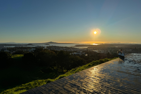 Auckland Sunrise Tour: Mount Eden Summit & Morning Views