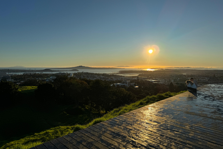Auckland Sunrise Tour: Mount Eden Summit & Morning Views