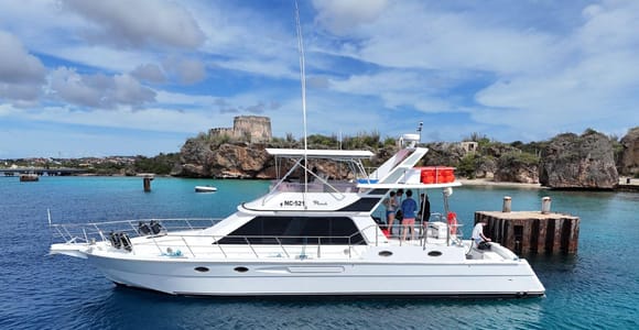 Half-day yacht cruise with shipwreck snorkel