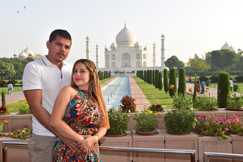 Viaje Privado en Coche el Mismo Día a Agra y Mathura VrindavanCoche AC + Guía + Entrada al Monumento