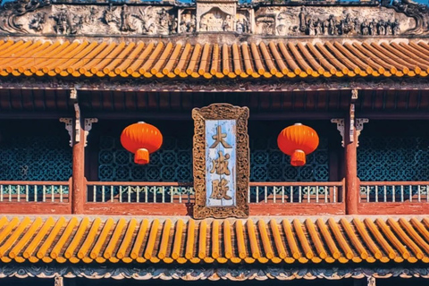 Guilin: Private Wen & Wu Temple Tour with Red Rock Village