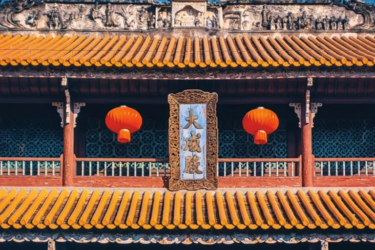 Guilin: Private Wen & Wu Temple Tour with Red Rock Village