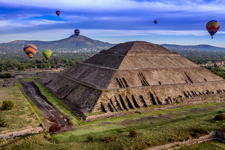 CDMX: Flyg över de imponerande pyramiderna i Teotihuacan i en varmluftsballong