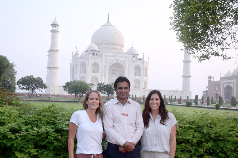 à partir d'Agra : visite sans file d'attente du Taj Mahal et du fort d'AgraDepuis Agra : Visite avec voiture AC, chauffeur, guide et droits d'entrée