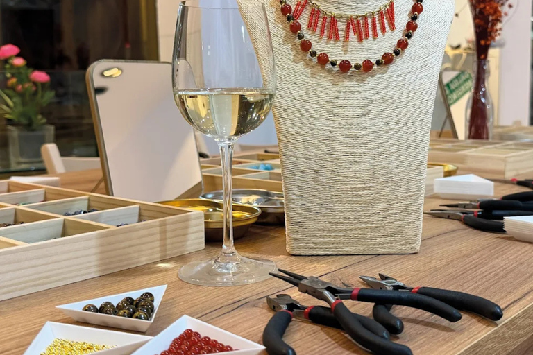 Valencia: Jewelry-Making Workshop with Unlimited Drinks