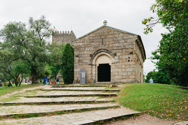 Desde Oporto: tour de día a Braga y Guimarães con almuerzoRecogida y regreso al hotel incluidos.