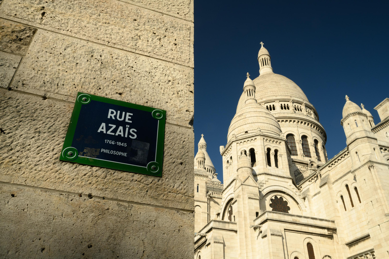 Paris: Experience the romance of Montmartre on a walk with a pro photographer Paris: Experience romance in Montmartre, a walk with a photographer in English