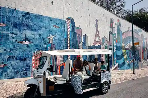 Lisbon: Private Grand Experience City Tour