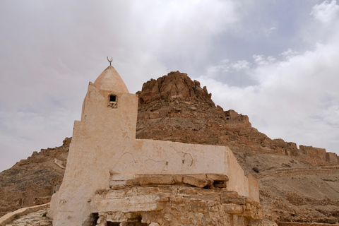 Star Wars &amp; zonsondergang in de woestijn in Ksar Ghilane