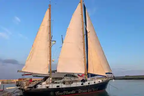 Scala dei Turchi: escursione in barca a vela con pranzo e aperitivo