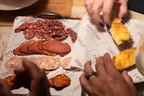 Tapas e bevande a Barcellona: Un'avventura nel centro storico all'insegna del gusto