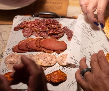 Barcelona: Tapas and Drinks Tour of Old Town