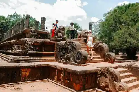 From Kandy : Polannaruwa ancient city with Farmers Lunch