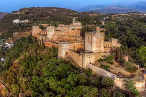Granada: Alhambra and Nasrid Palaces Guided Tour