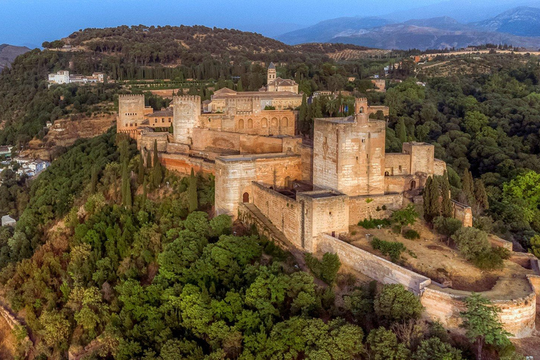 Granada: Alhambra and Nasrid Palaces Guided Tour