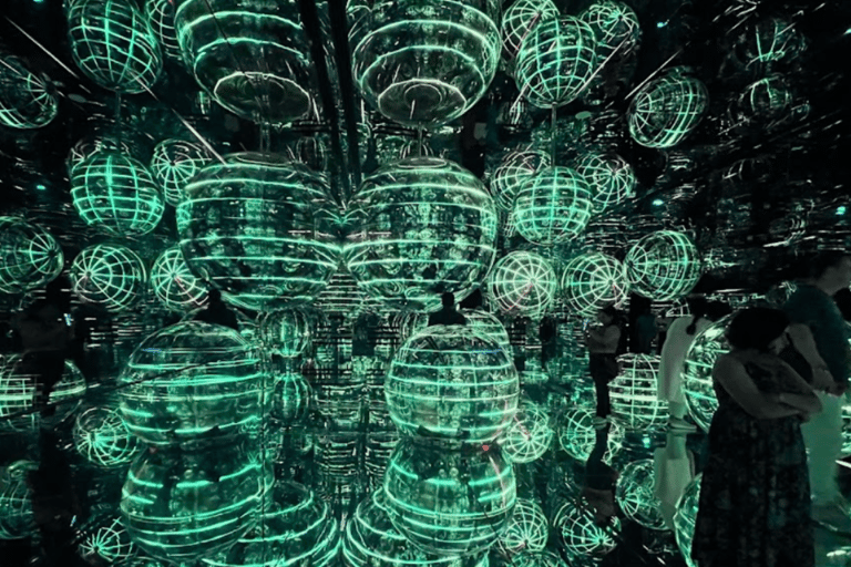 迪拜：AYA宇宙 + 接送服务