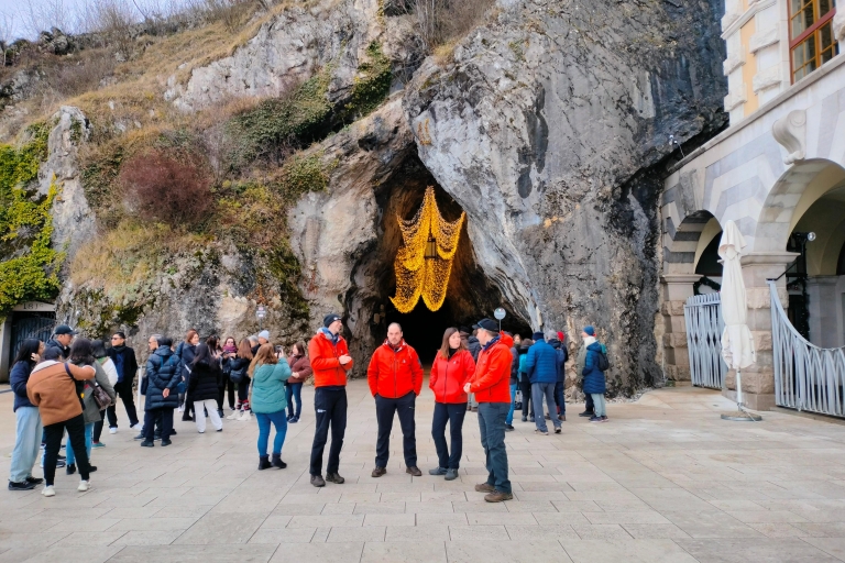 Excursión de un día a la cueva de Postojna y el lago Bled desde Liubliana