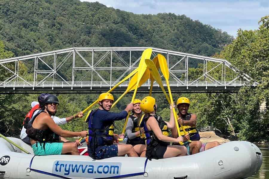 Hico, WV: Rafting auf dem Lower New River am Nachmittag. Foto: GetYourGuide Hico, WV: Rafting auf dem Lower New River am Nachmittag. Foto: GetYourGuide