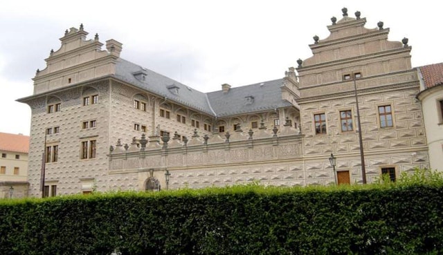 Prague: Lobkowicz Palace Ticket & Audio City Walking Tour