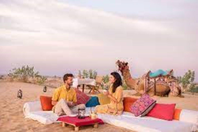 Jodhpur: Luksusowa wyprawa na pustynię z jazdą na wielbłądzie i ucztąJodhpur: luksusowa wyprawa na pustynię z jazda na wielbłądzie i ucztą