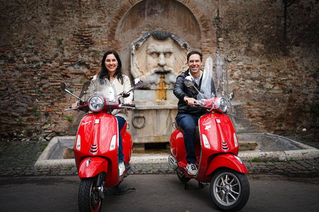 Tour di Roma in Vespa con servizio fotografico professionale