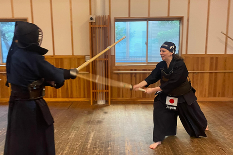 Tokyo: Japanese Kendo Experience with High-Ranked Instructor Let's experience kendo, a traditional Japanese martial art!