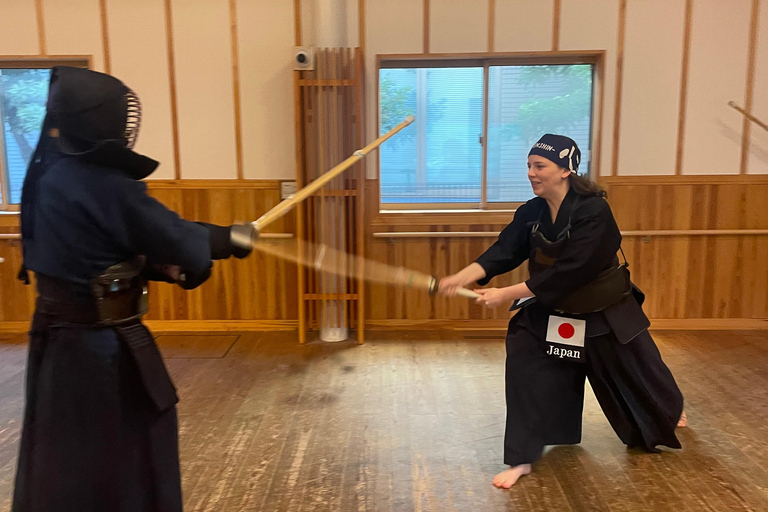 Tokyo: Japanese Kendo Experience with High-Ranked Instructor Let's experience kendo, a traditional Japanese martial art!