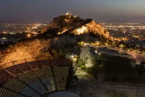 Athènes : Visite nocturne privée avec prise en charge à l'hôtel avec des locaux