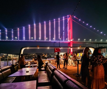 Istanbul: Bosphorus Dinner Cruise w/ Drinks & Entertainment
