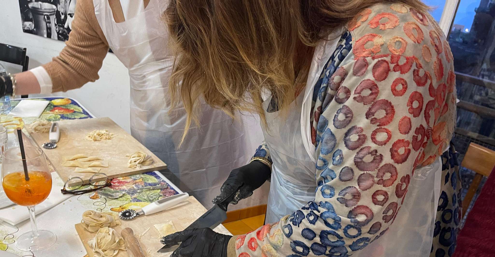 Naples, Pasta Cooking Class with Tiramisù and a Drink - Housity