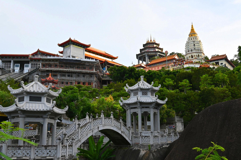 Penang: Private Highlights Tour with Temples, Hill & Gardens