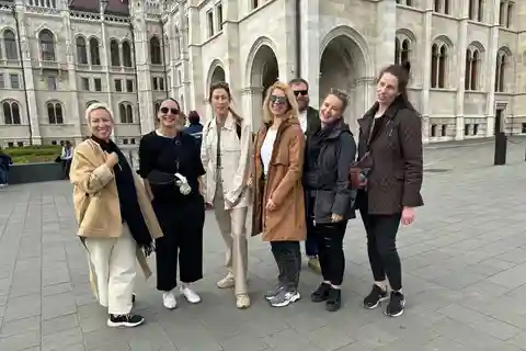 Upptäck Budapest med spårvagn 2 på och av