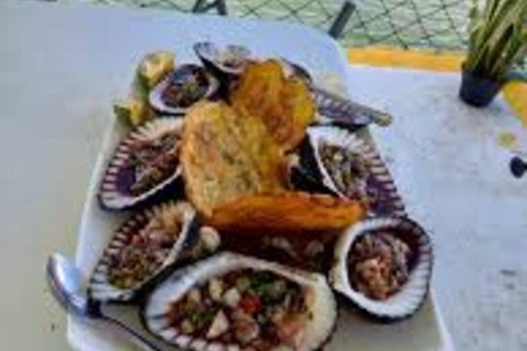 Seafood Gastronomic Tour to the Floating Restaurant of Puntarenas by boat